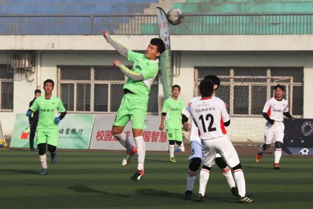 劳森15+12齐麟15分新疆力克首钢 张才仁24分