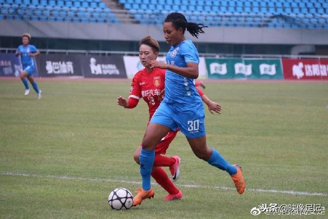 申花主教练斯卢茨基变了 变得喜欢赛中多换人了？